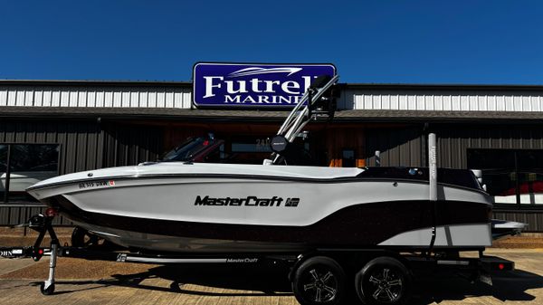 MasterCraft XT23 