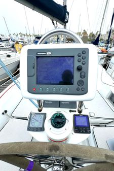 Hunter 27 image