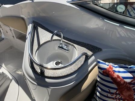 Crownline 264 CR image