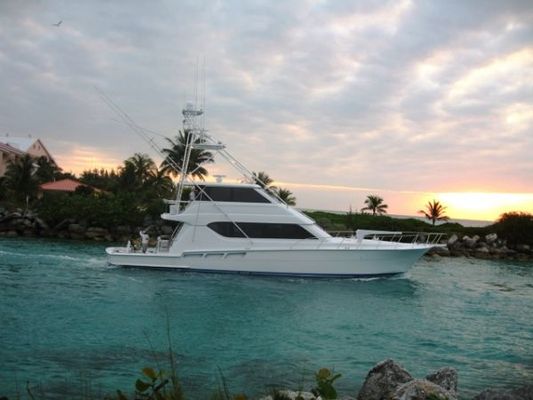 Hatteras Convertible - main image