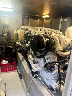 Sea Ray 540 Cockpit Motor Yacht image