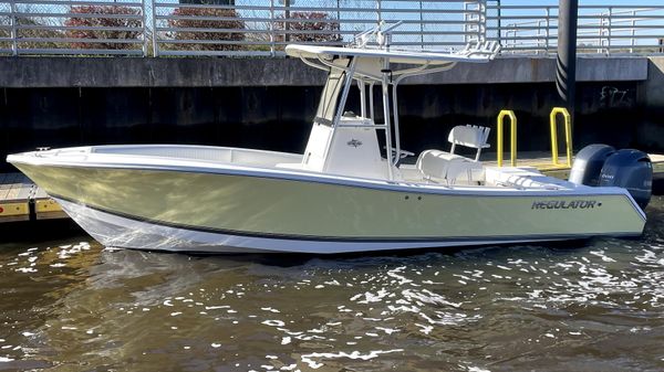 Regulator 24 Forward Seating