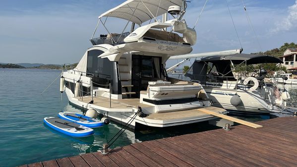 Galeon 400 Fly image