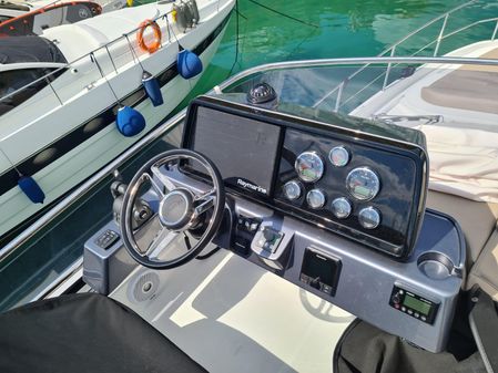 Galeon 400 Fly image