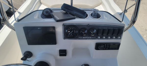 Boston Whaler 170 Montauk image