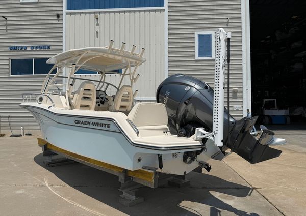 Grady-White Adventure 218 image