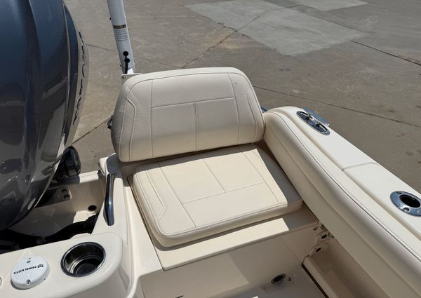 Grady-White Adventure 218 image