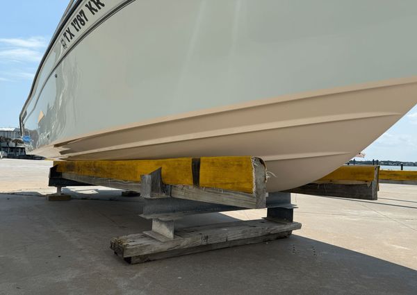 Grady-White Adventure 218 image