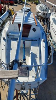 Hunter 25 image