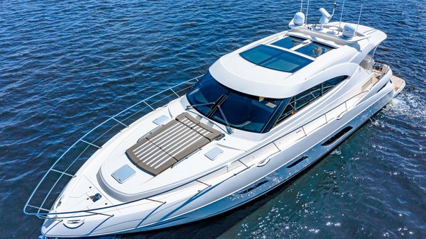 Riviera 6000 Sport Yacht 
