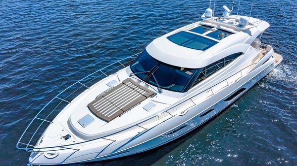 Riviera 6000 Sport Yacht