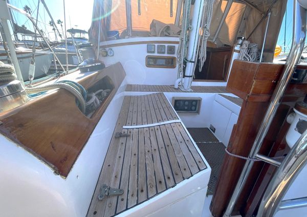 Cheoy-lee AFT-COCKPIT-CRUISING-KETCH image