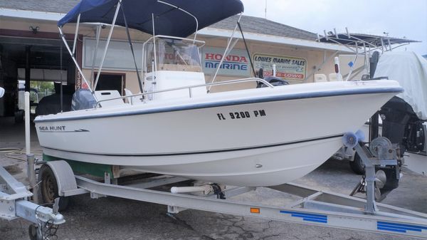 Sea Hunt Triton 172