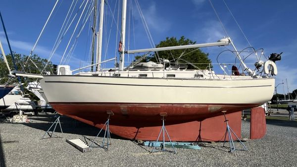 Island Packet 38