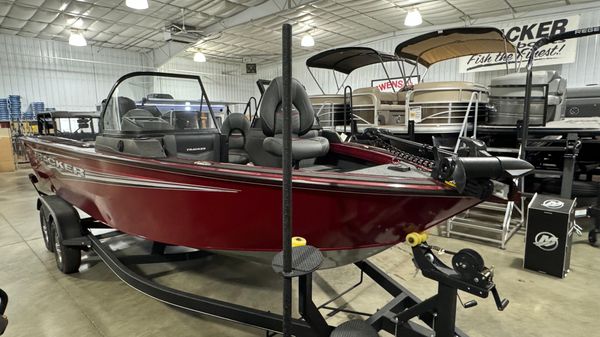 Tracker Targa V-18 WT