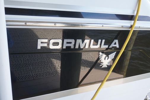 Formula 330 Sun Sport image