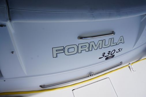 Formula 330 Sun Sport image