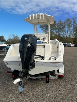 Cobia 220-CENTER-CONSOLE image