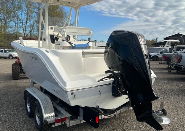 Cobia 220-CENTER-CONSOLE image