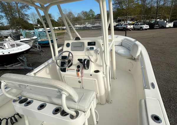 Cobia 220-CENTER-CONSOLE image