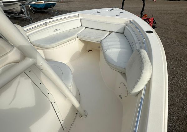 Cobia 220-CENTER-CONSOLE image