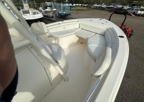 Cobia 220-CENTER-CONSOLE image