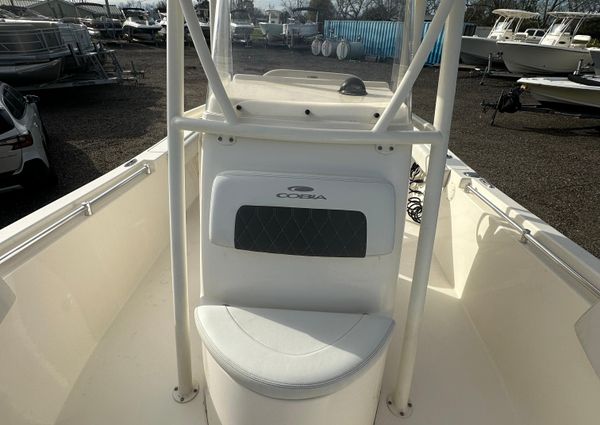 Cobia 220-CENTER-CONSOLE image