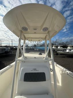 Cobia 220-CENTER-CONSOLE image