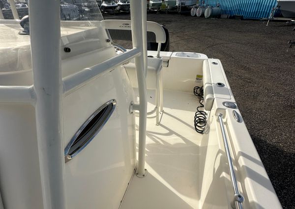 Cobia 220-CENTER-CONSOLE image