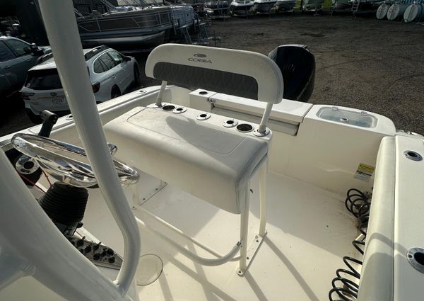 Cobia 220-CENTER-CONSOLE image