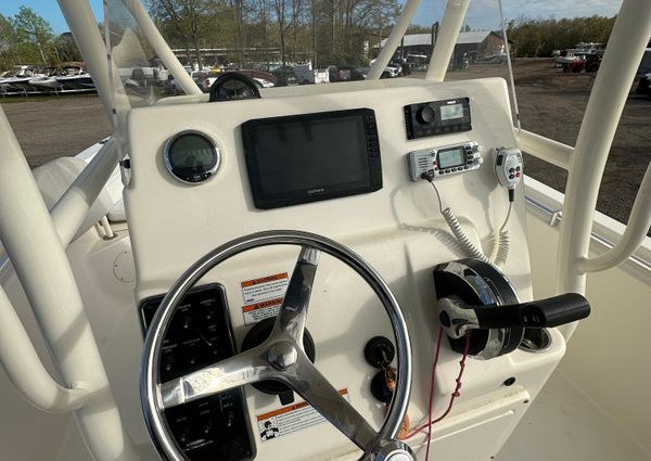 Cobia 220-CENTER-CONSOLE image