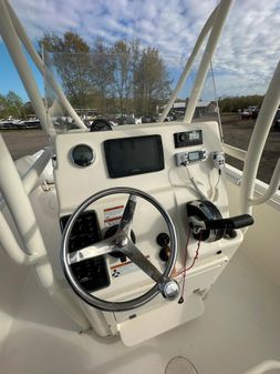 Cobia 220-CENTER-CONSOLE image