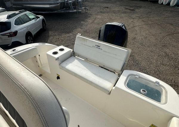 Cobia 220-CENTER-CONSOLE image