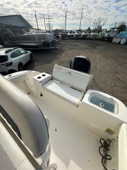 Cobia 220-CENTER-CONSOLE image