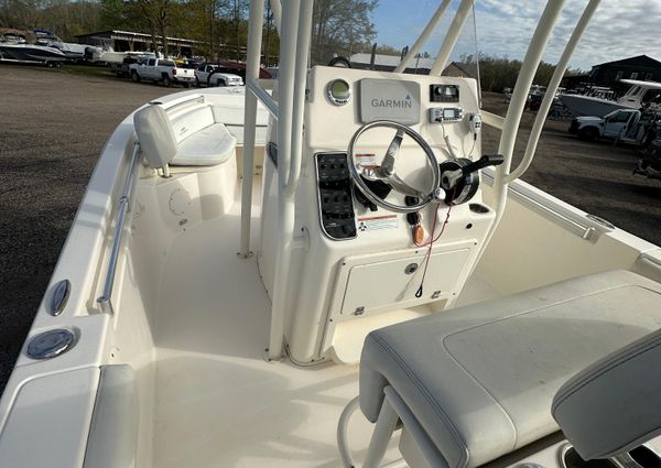 Cobia 220-CENTER-CONSOLE image