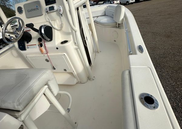 Cobia 220-CENTER-CONSOLE image