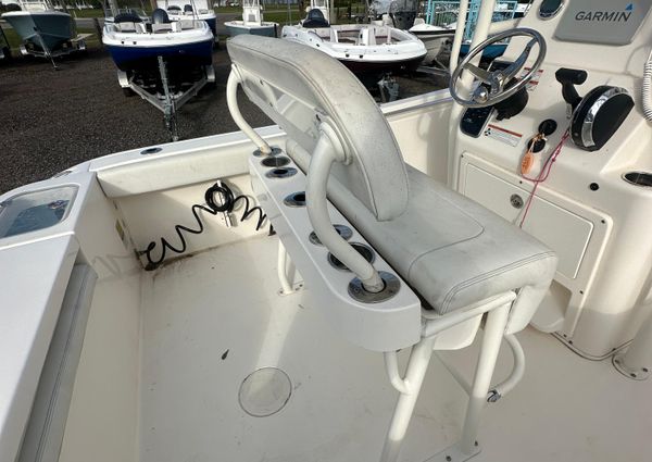 Cobia 220-CENTER-CONSOLE image