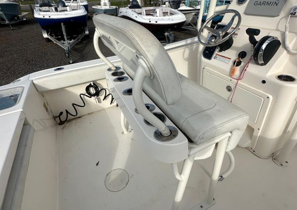 Cobia 220-CENTER-CONSOLE image