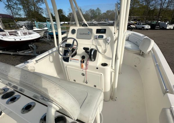 Cobia 220-CENTER-CONSOLE image