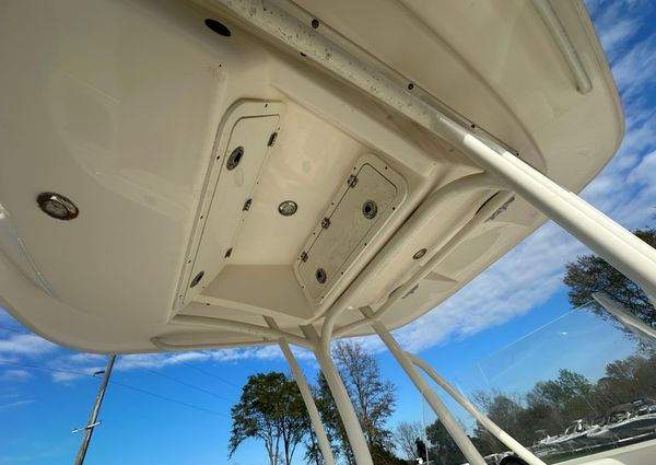 Cobia 220-CENTER-CONSOLE image