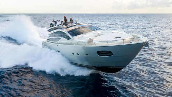 Pershing 82