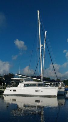 Lagoon 420 - main image