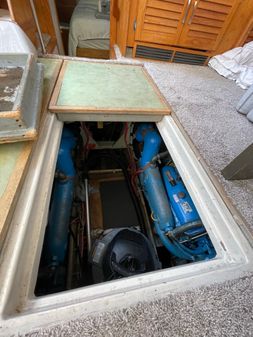 Silverton 40 Aft Cabin image