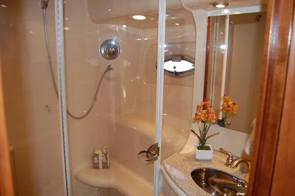 Meridian 411 Sedan image