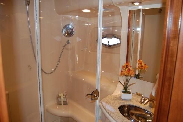 Meridian 411 Sedan image