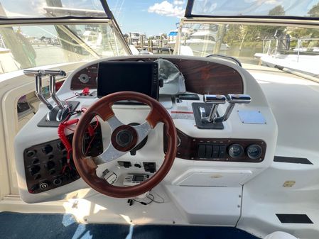 Chris-Craft 320 Crowne Cruiser image