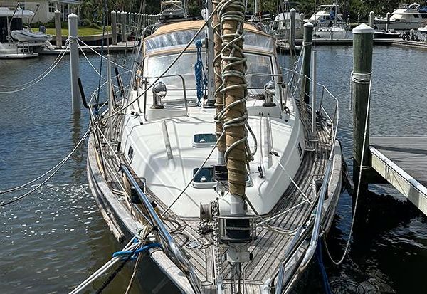 Beneteau 40 Center Cockpit image