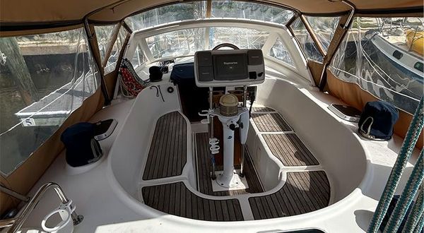 Beneteau 40 Center Cockpit image