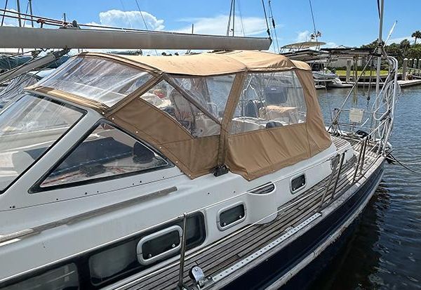 Beneteau 40 Center Cockpit image