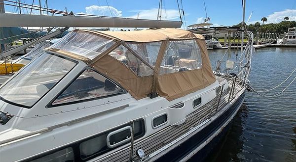 Beneteau 40 Center Cockpit image